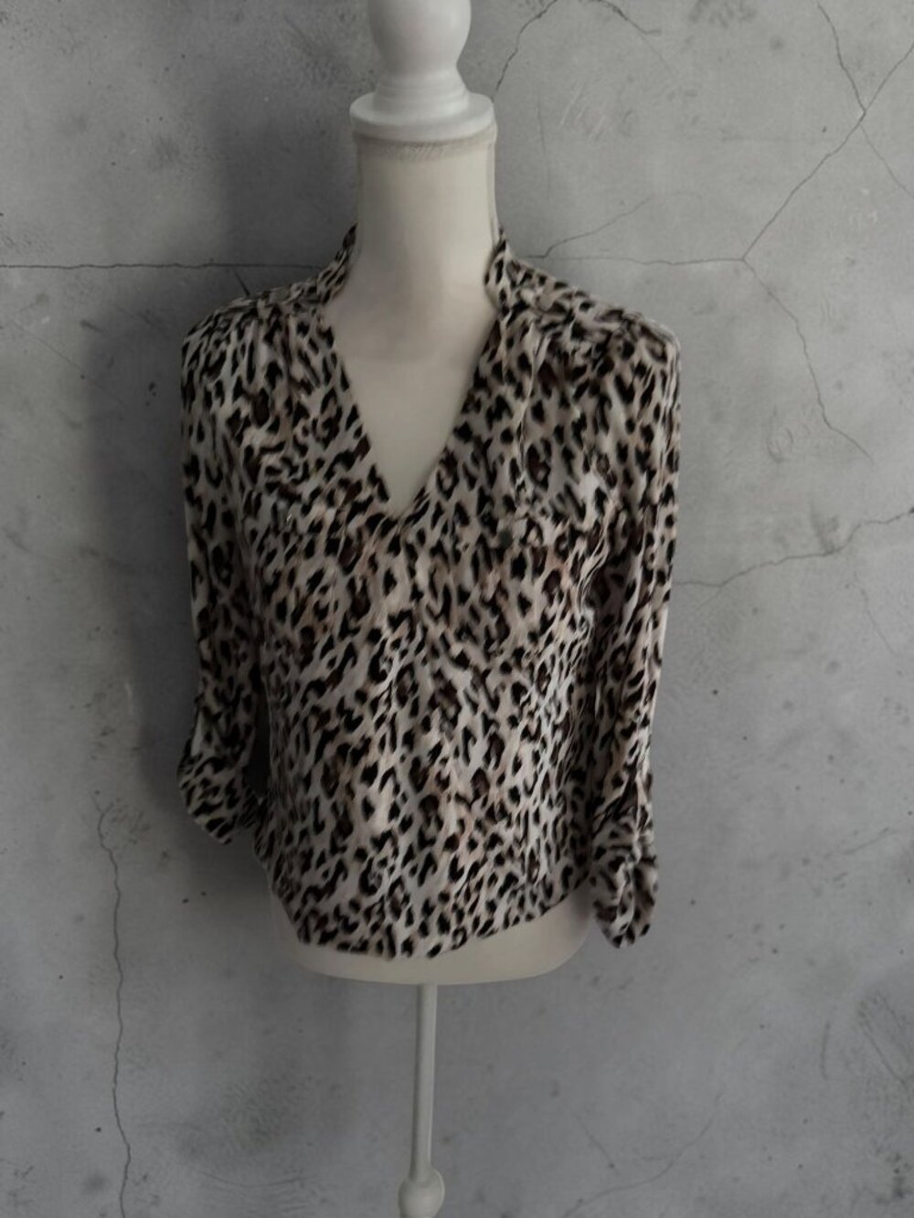 White House Black Market Animal Print Top Blouse Size 0
